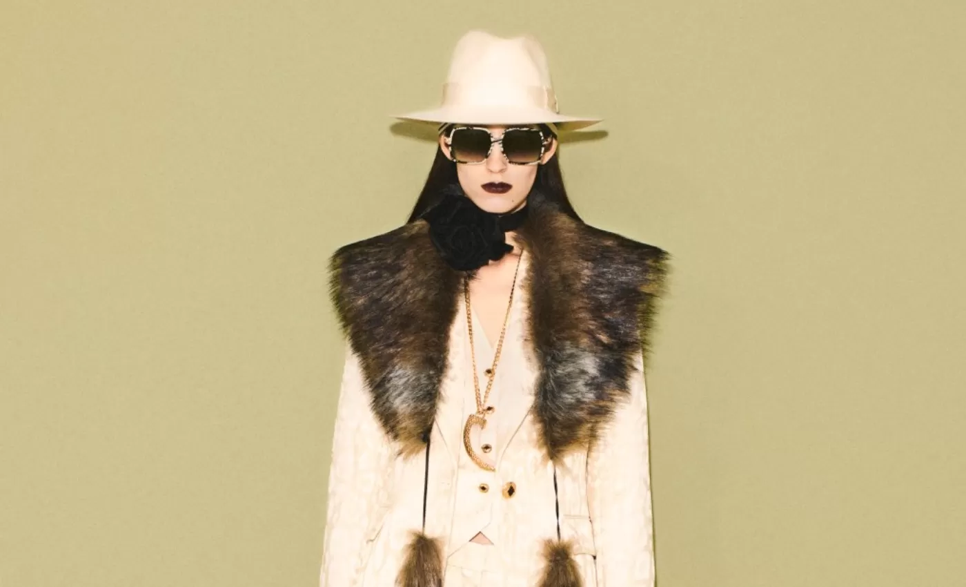 Roberto Cavalli arrasa con una Pre-Fall 2026 llena de estampados, textura y energía setentera