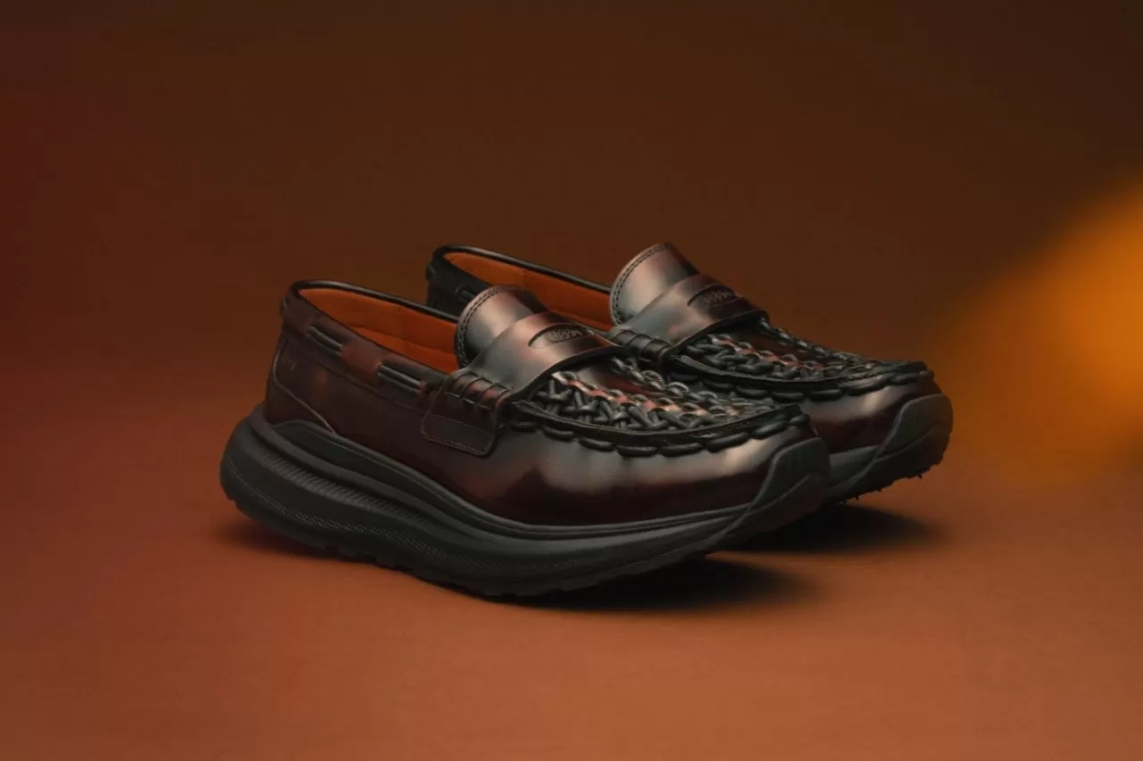 KEEN recupera los icónicos snoafers UNEEK con un nuevo color que redefine el calzado urbano